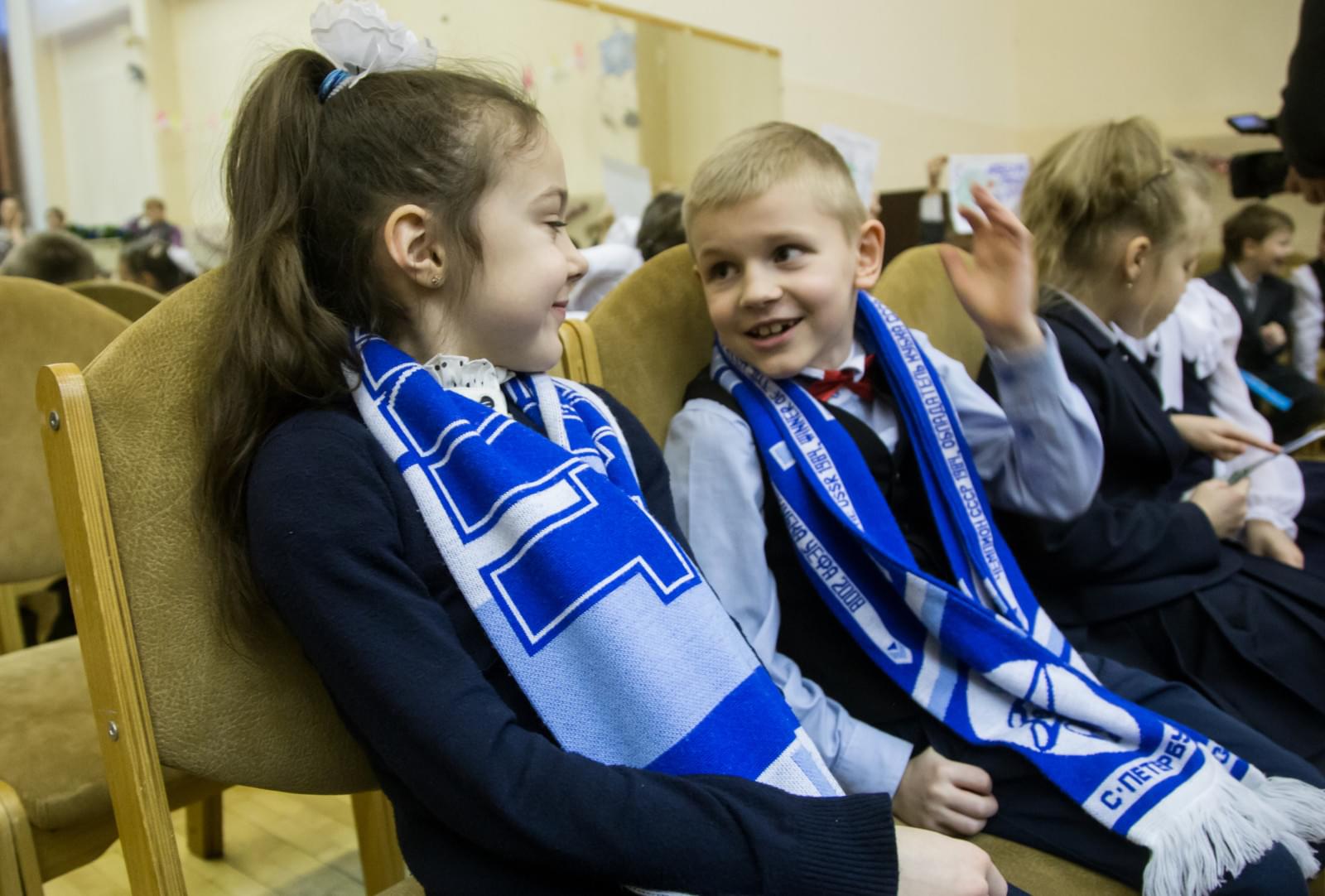 «Новогодний рейс» сине-бело-голубых: фоторепортаж из школы № 641