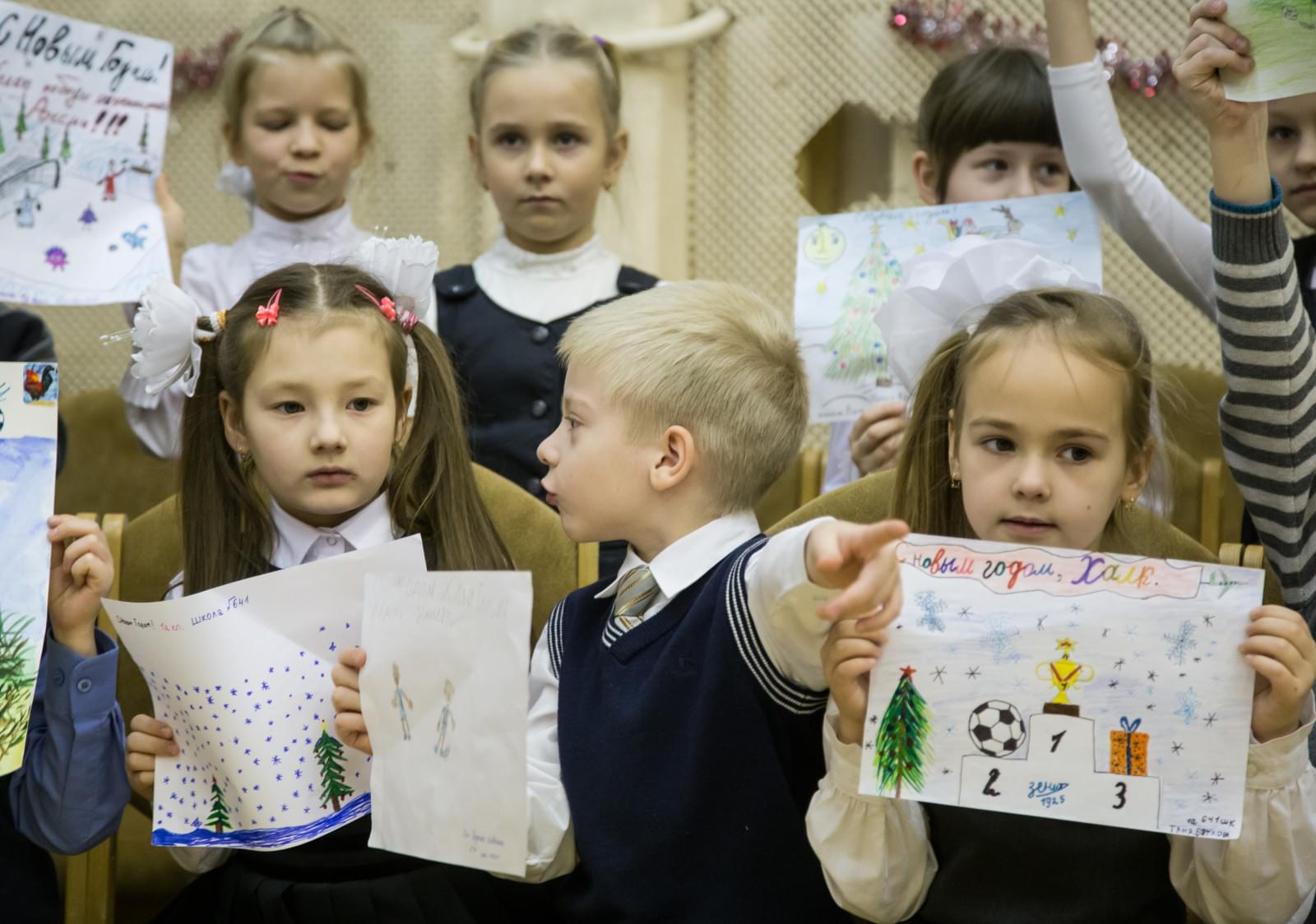 «Новогодний рейс» сине-бело-голубых: фоторепортаж из школы № 641