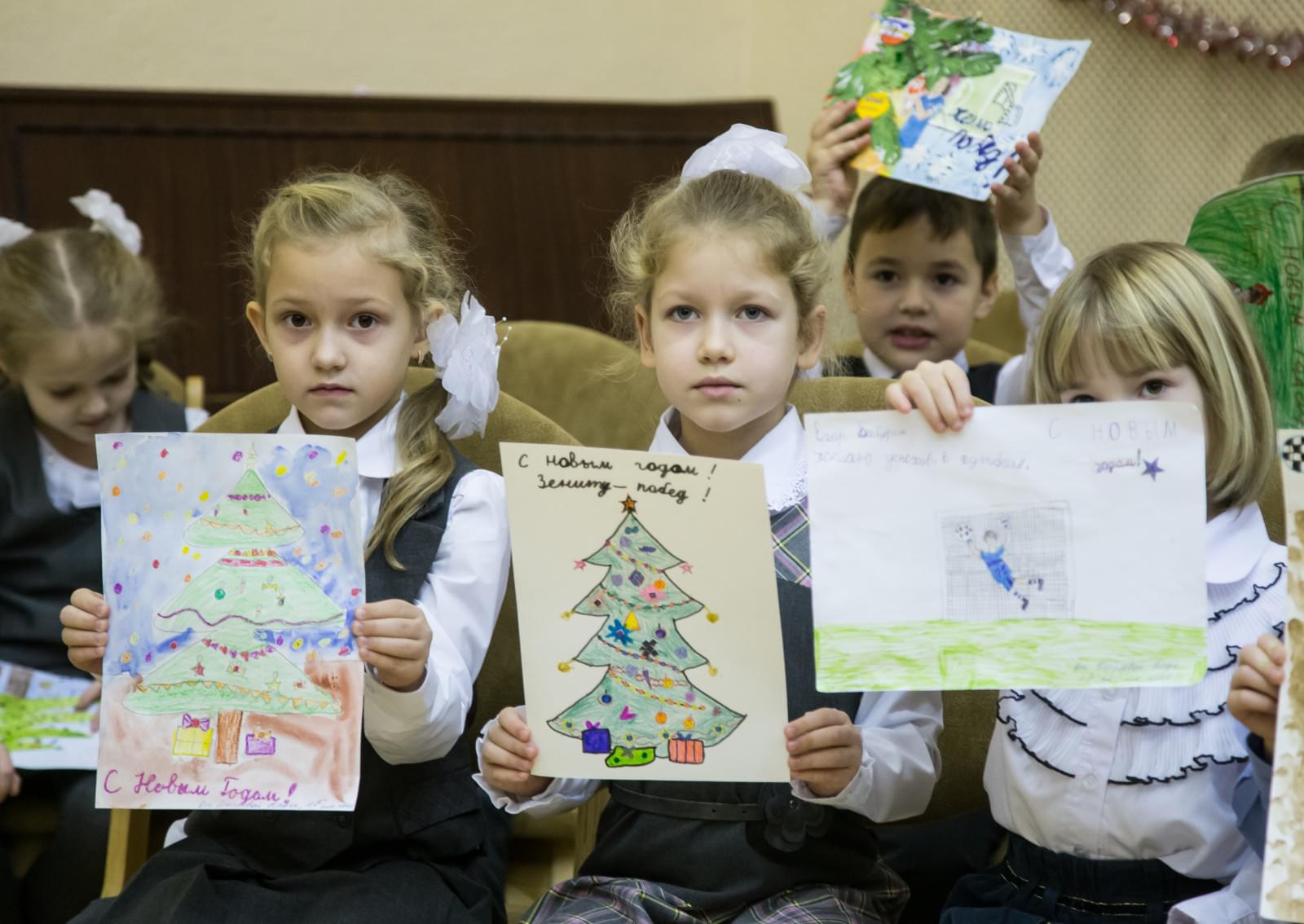 «Новогодний рейс» сине-бело-голубых: фоторепортаж из школы № 641