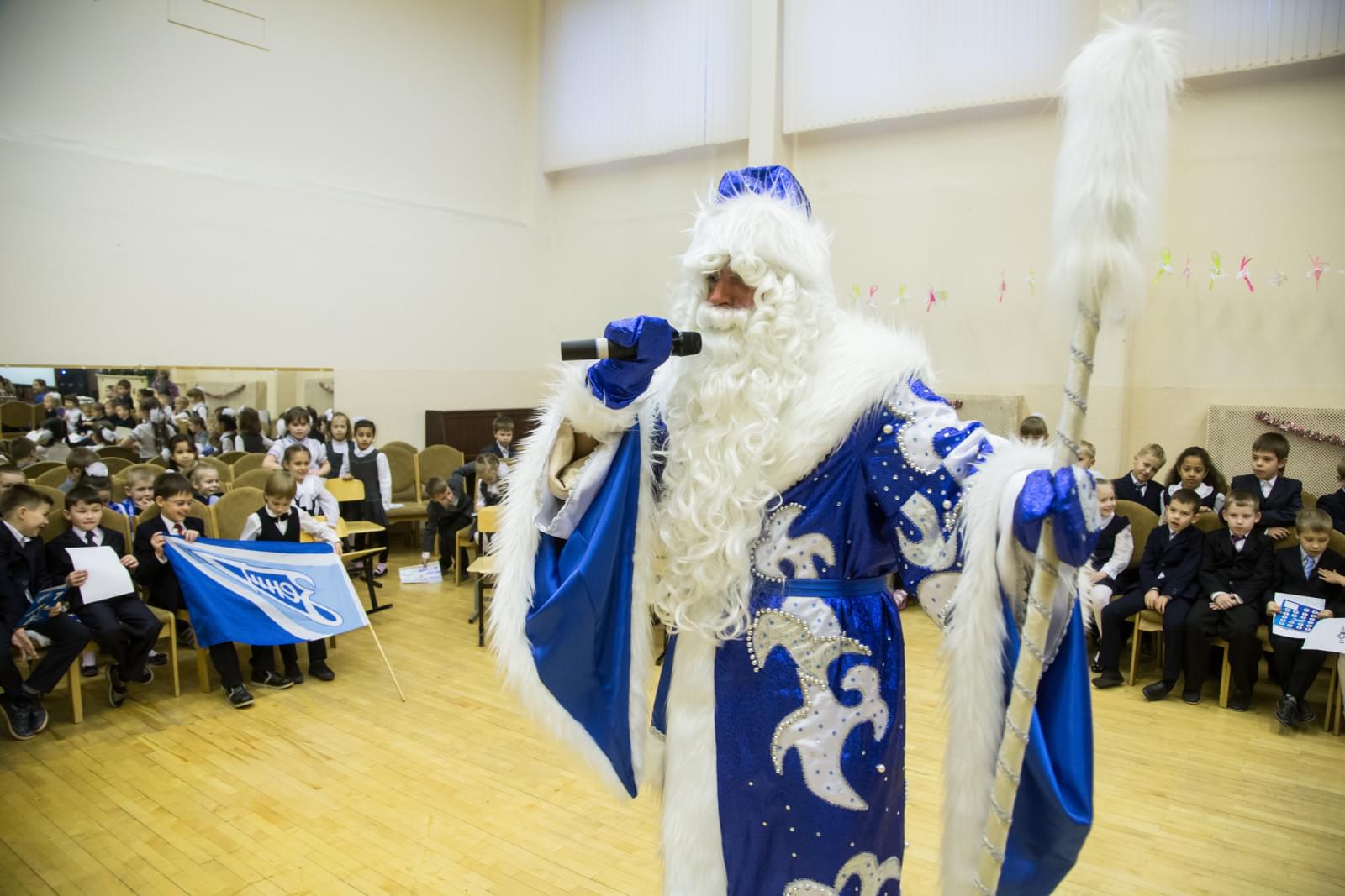 «Новогодний рейс» сине-бело-голубых: фоторепортаж из школы № 641