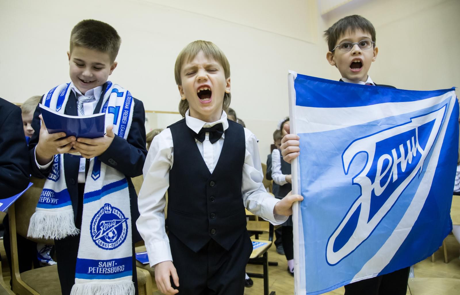 «Новогодний рейс» сине-бело-голубых: фоторепортаж из школы № 641