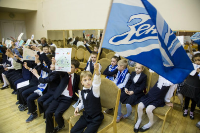 «Новогодний рейс» сине-бело-голубых: фоторепортаж из школы № 641