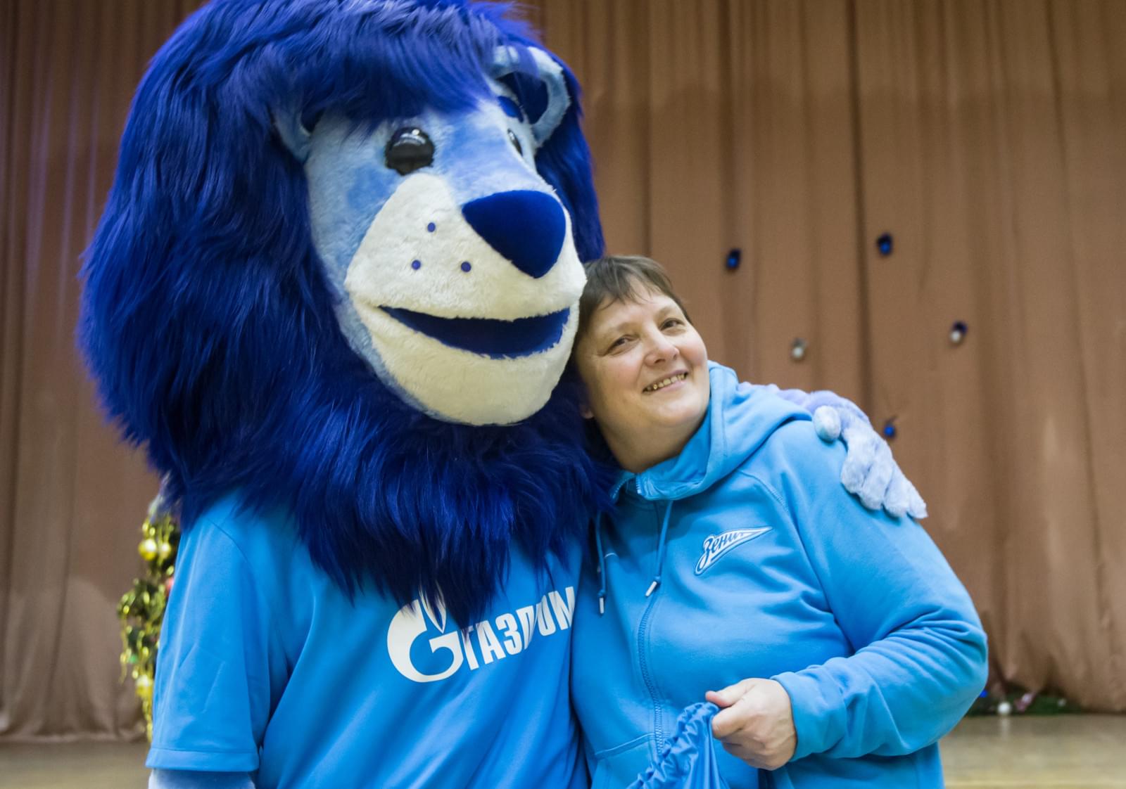 «Новогодний рейс» сине-бело-голубых: фоторепортаж из школы № 641