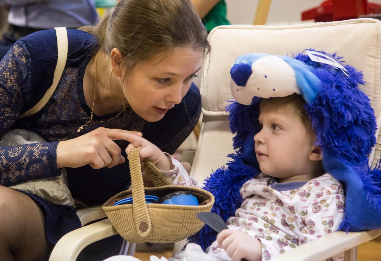 «Новогодний рейс» сине-бело-голубых: фоторепортаж из Городской клинической больницы № 31