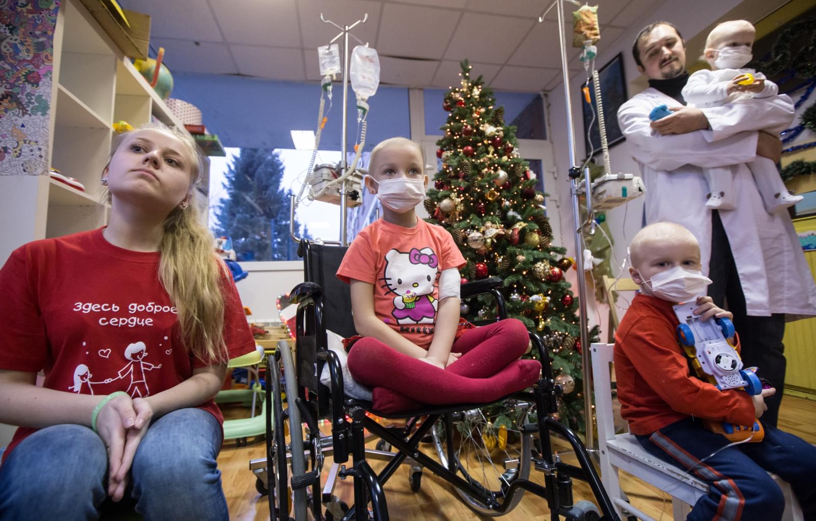 «Новогодний рейс» сине-бело-голубых: фоторепортаж из Городской клинической больницы № 31