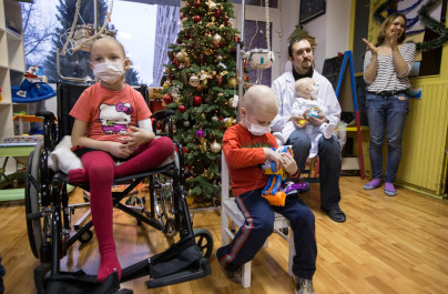 «Новогодний рейс» сине-бело-голубых: фоторепортаж из Городской клинической больницы № 31
