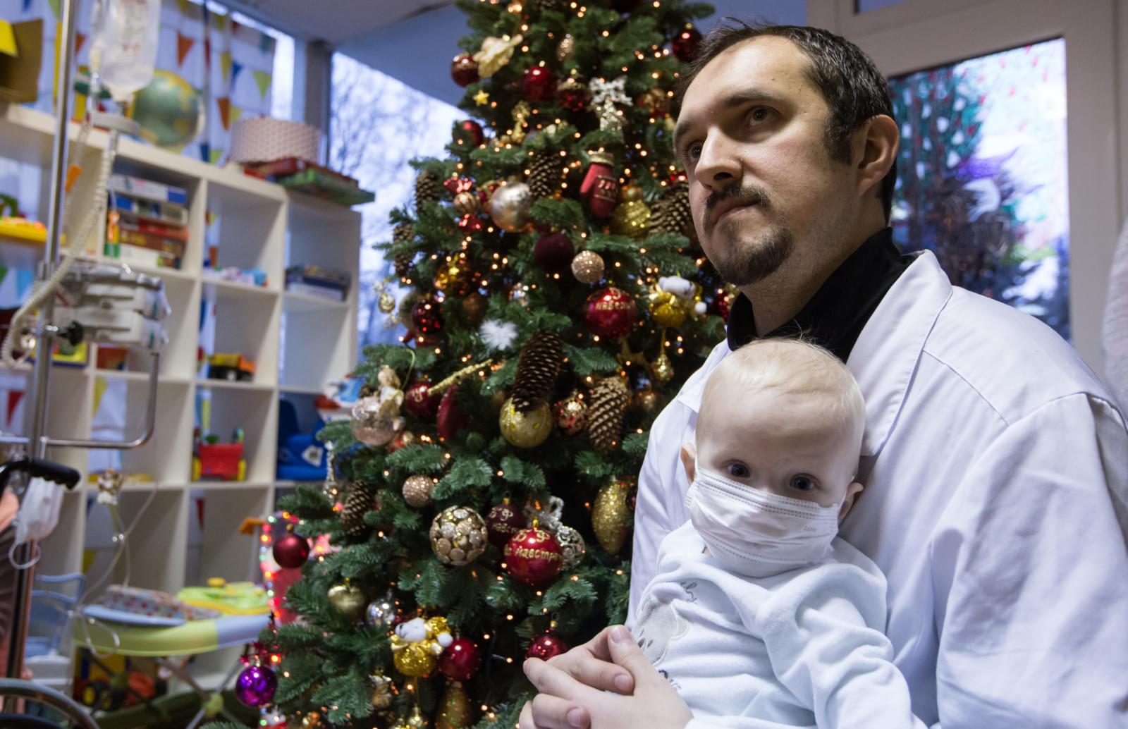 «Новогодний рейс» сине-бело-голубых: фоторепортаж из Городской клинической больницы № 31