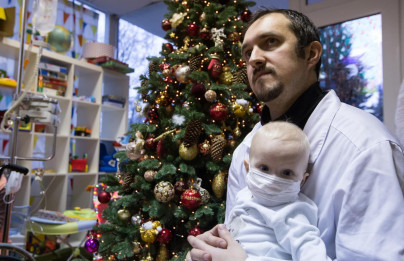 «Новогодний рейс» сине-бело-голубых: фоторепортаж из Городской клинической больницы № 31