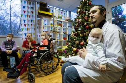«Новогодний рейс» сине-бело-голубых: фоторепортаж из Городской клинической больницы № 31