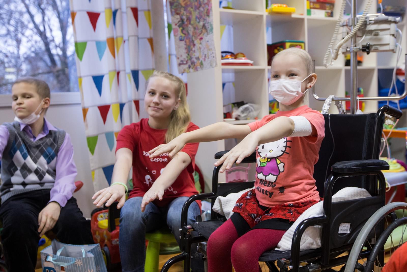 «Новогодний рейс» сине-бело-голубых: фоторепортаж из Городской клинической больницы № 31