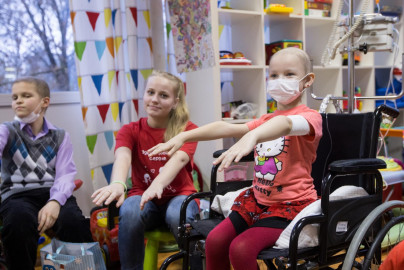 «Новогодний рейс» сине-бело-голубых: фоторепортаж из Городской клинической больницы № 31