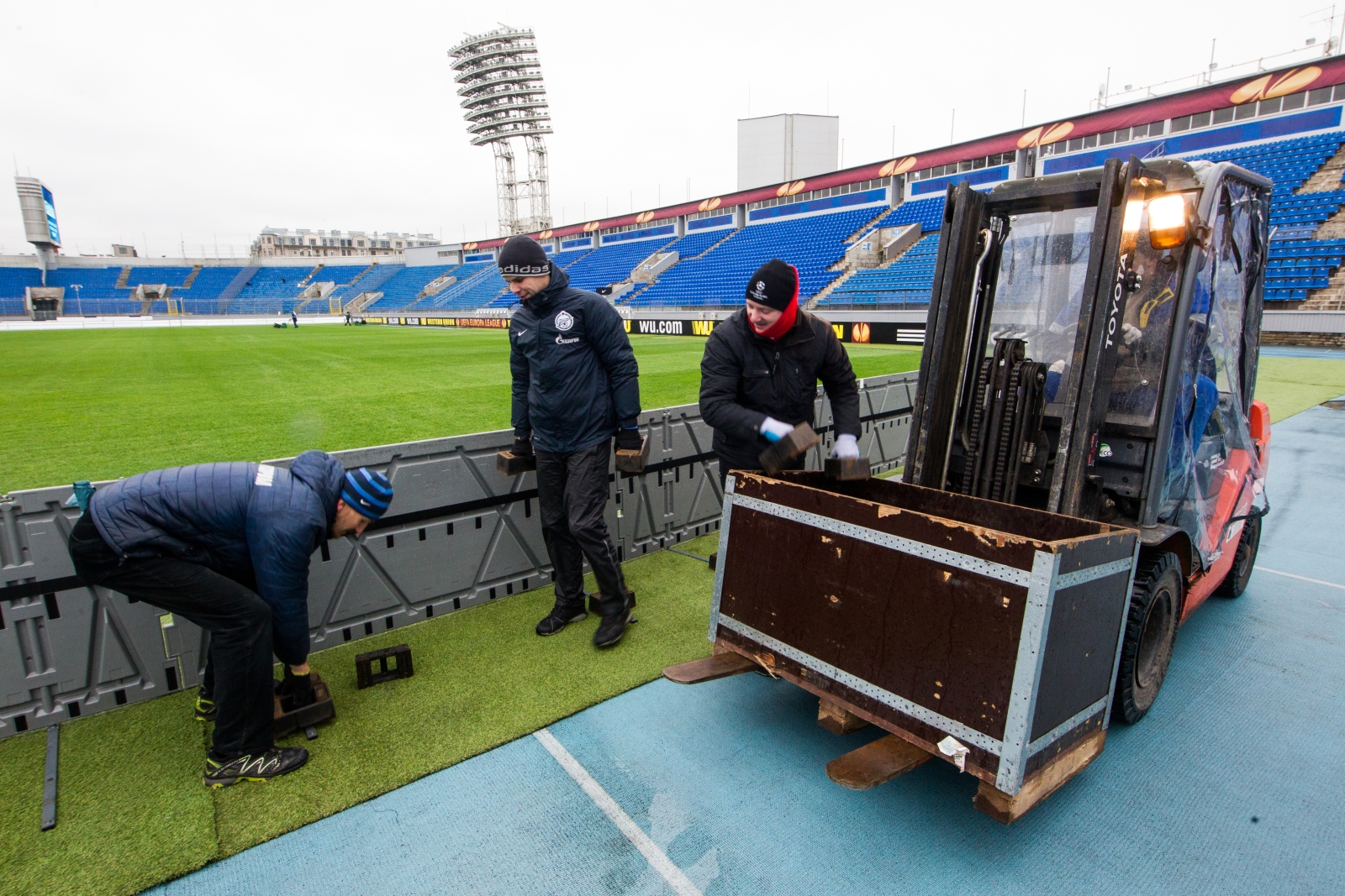 Стадион «Петровский» накануне матча Лиги Европы УЕФА, ПСВ — «Зенит»
