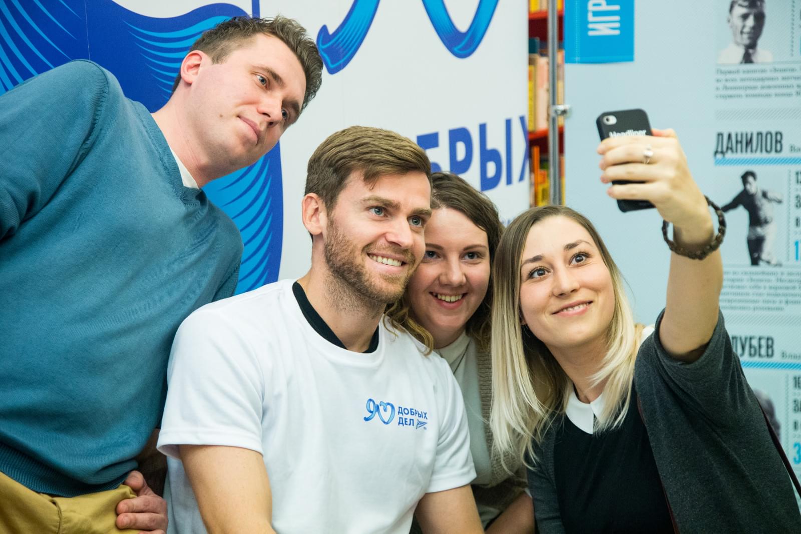 Открытие выставки «Зенита» в детской библиотеке