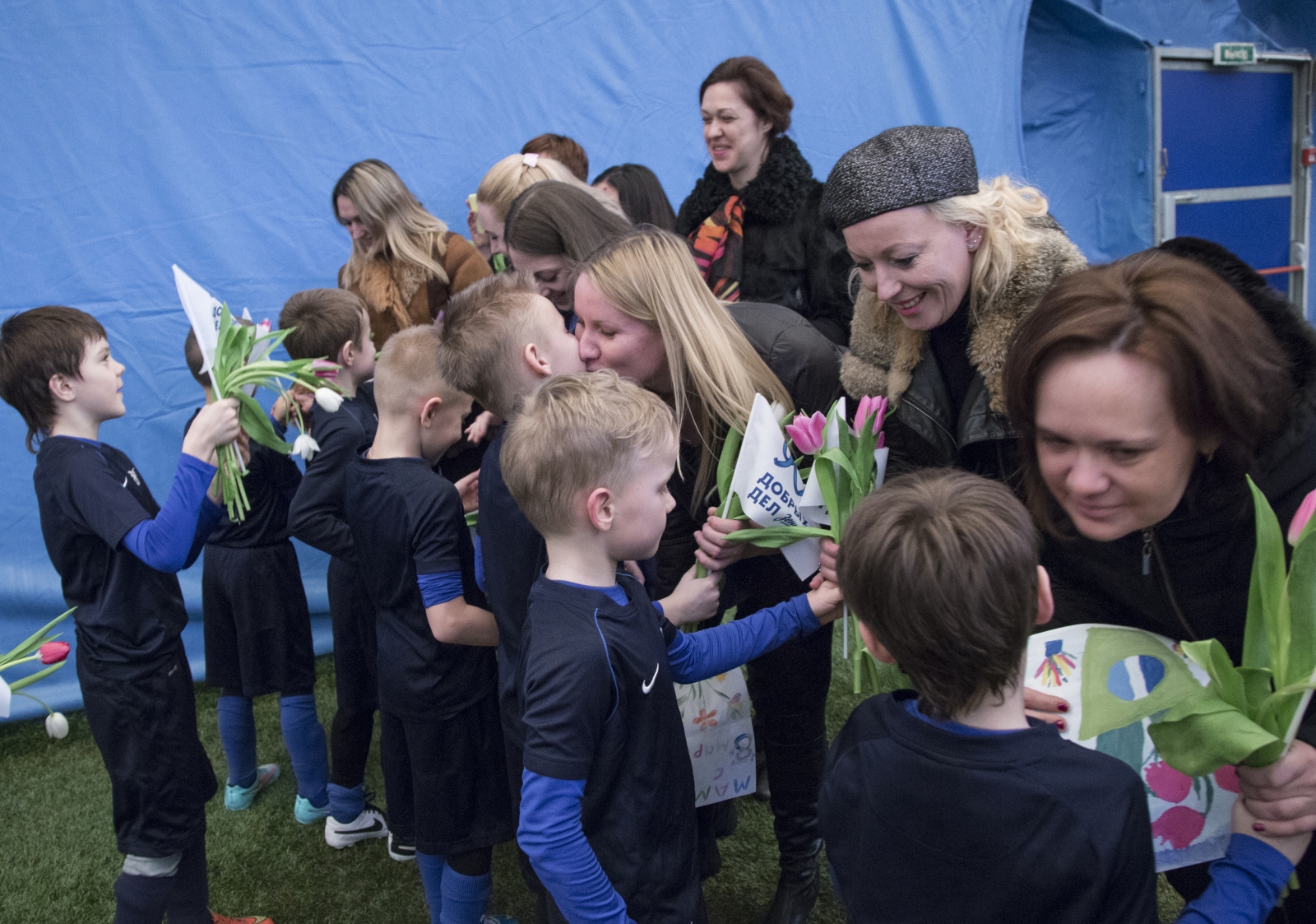 Воспитанники Академии «Зенита» поздравили мам с праздником 8 Марта