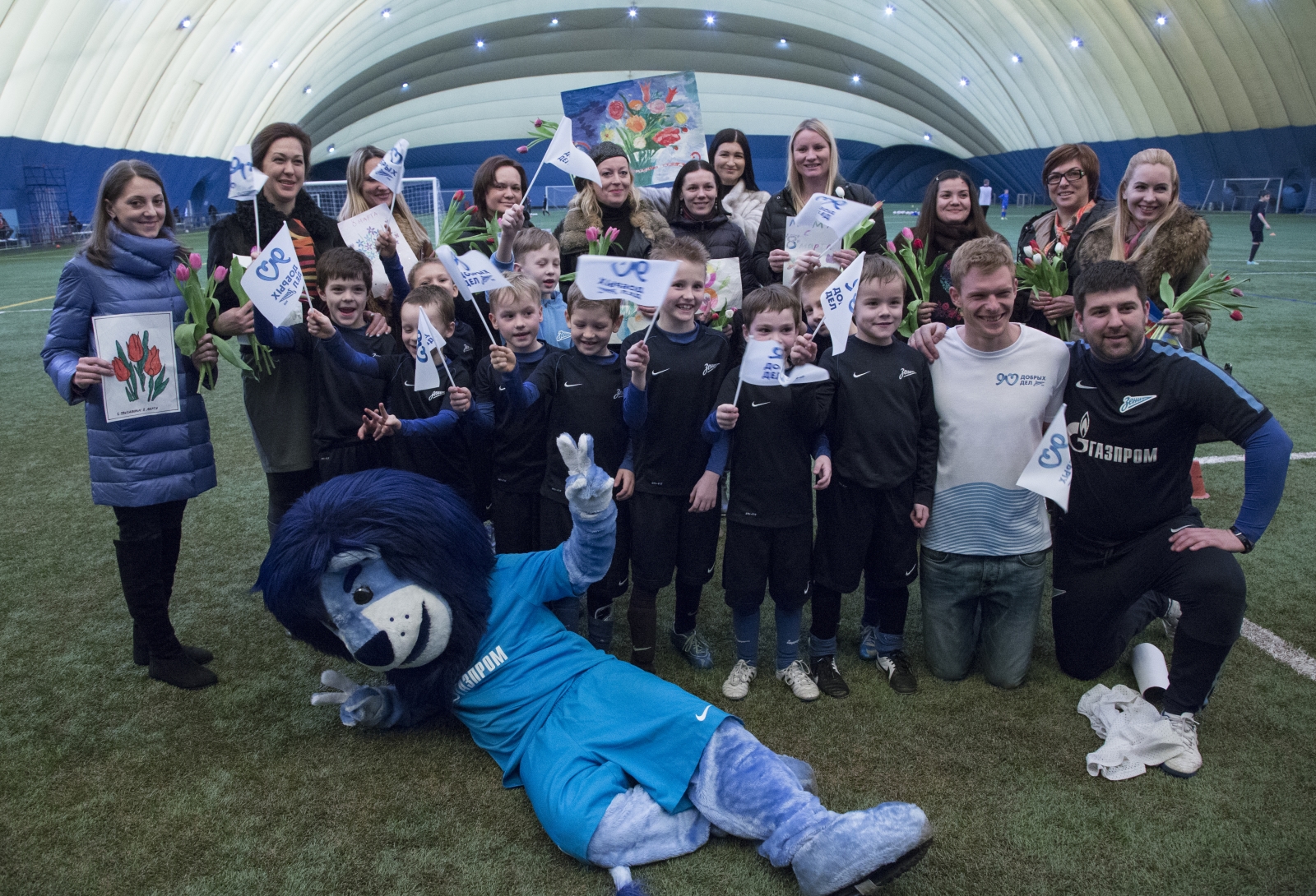 Воспитанники Академии «Зенита» поздравили мам с праздником 8 Марта