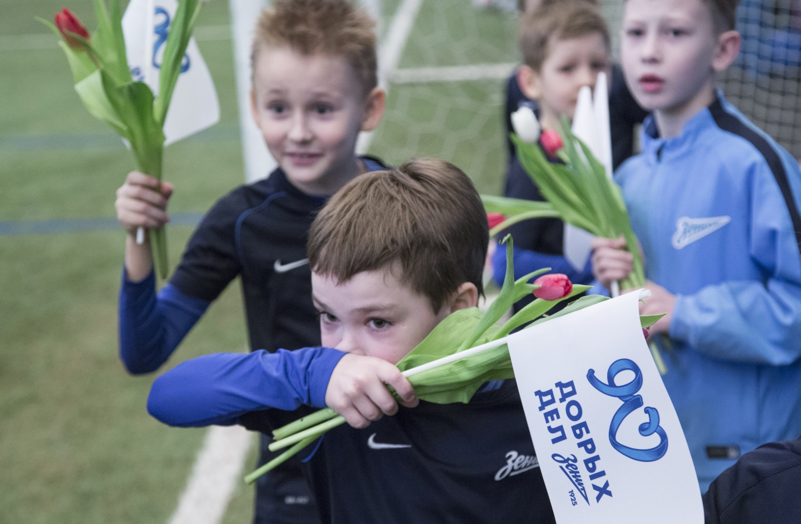 Воспитанники Академии «Зенита» поздравили мам с праздником 8 Марта