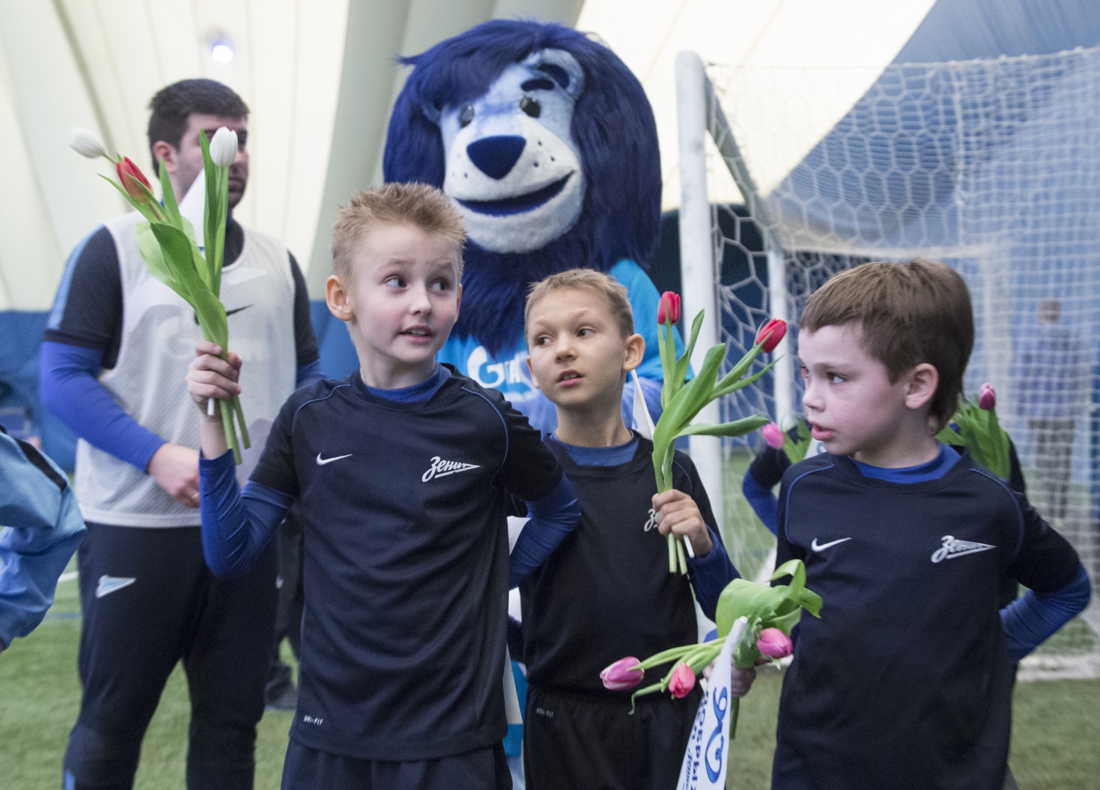 Воспитанники Академии «Зенита» поздравили мам с праздником 8 Марта