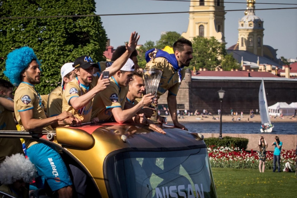 Чемпионский проезд команды после матча СОГАЗ Чемпионат России, 30-й тур, «Зенит» — «Локомотив»