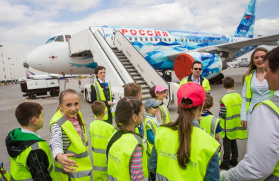 Экскурсия на «Зенитолет» для детей победивших в конкурсе рисунков