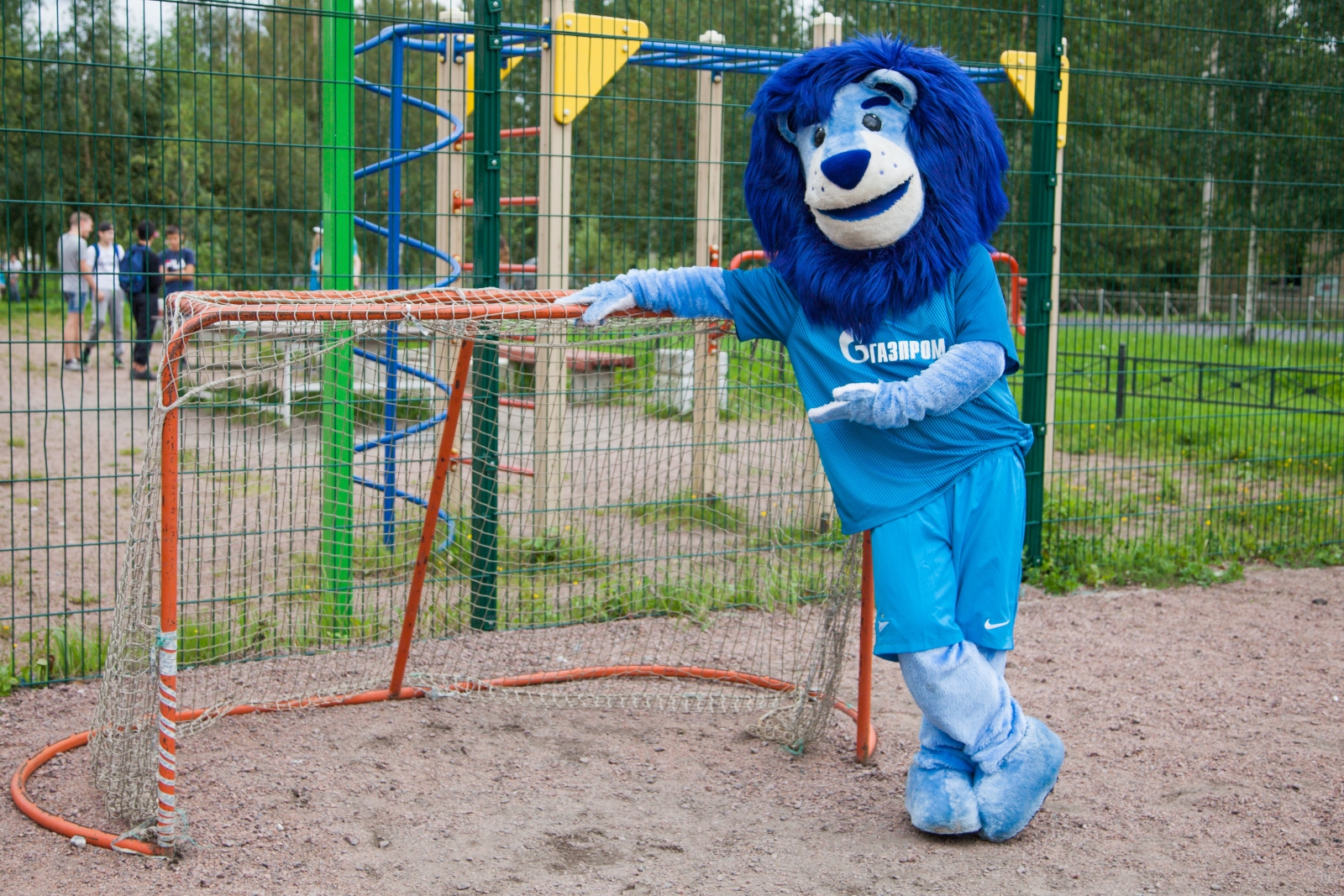 Синегривый Лев посетил детский лагерь в Колпино