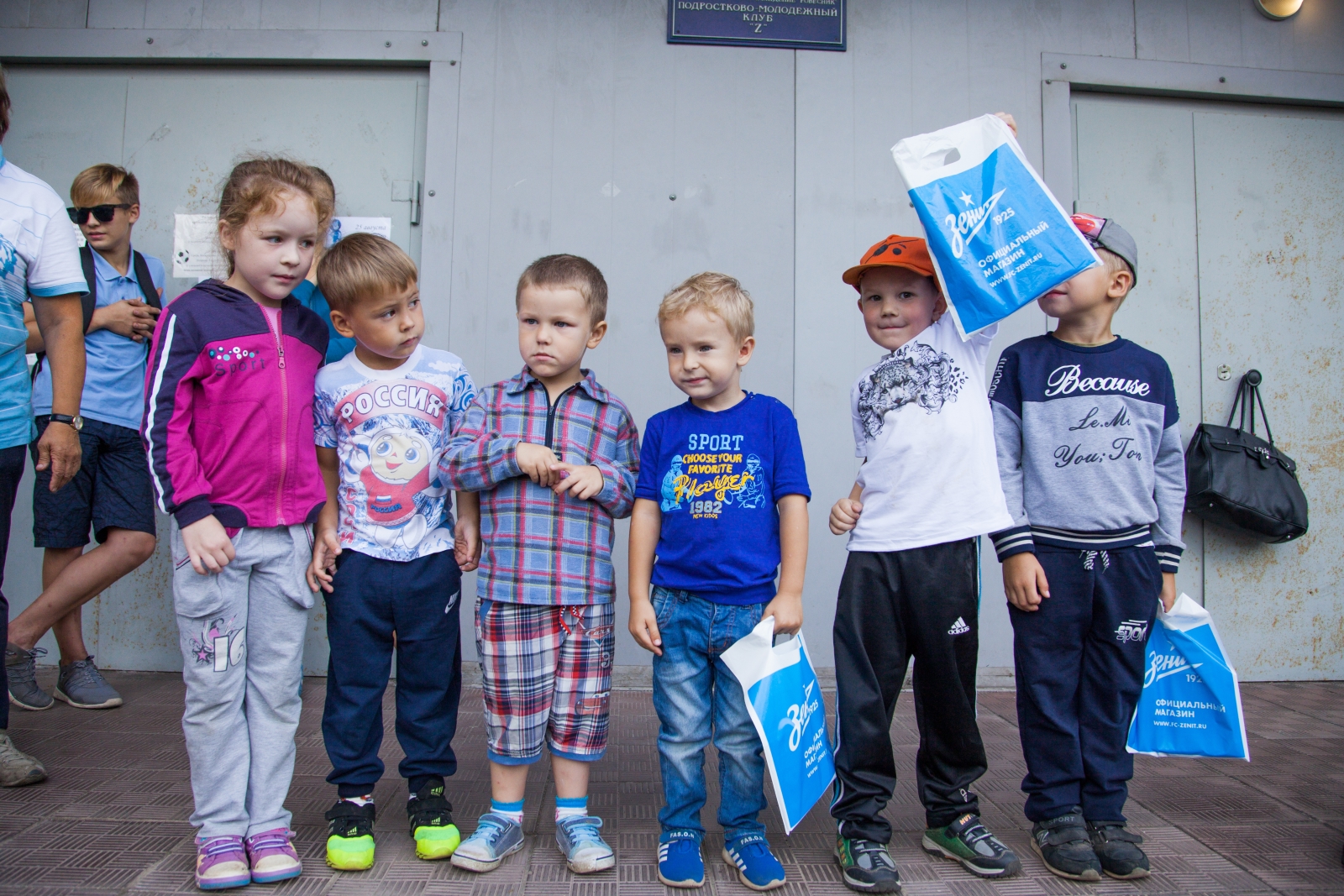 Синегривый Лев посетил детский лагерь в Колпино