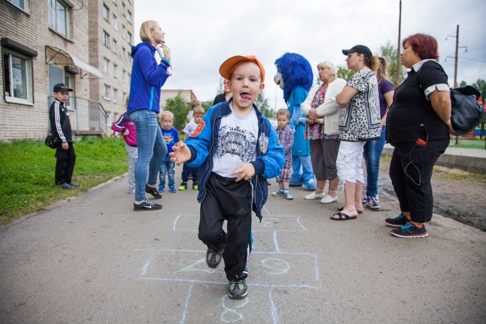 Синегривый Лев посетил детский лагерь в Колпино