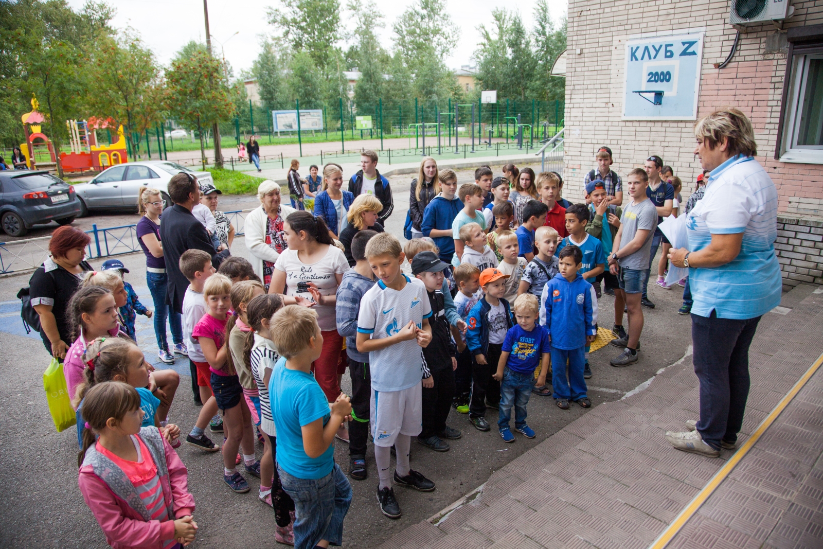 Синегривый Лев посетил детский лагерь в Колпино