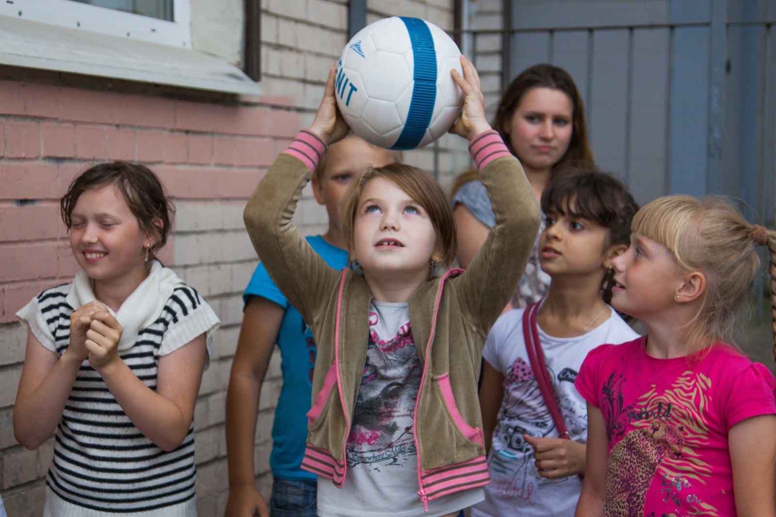 Синегривый Лев посетил детский лагерь в Колпино