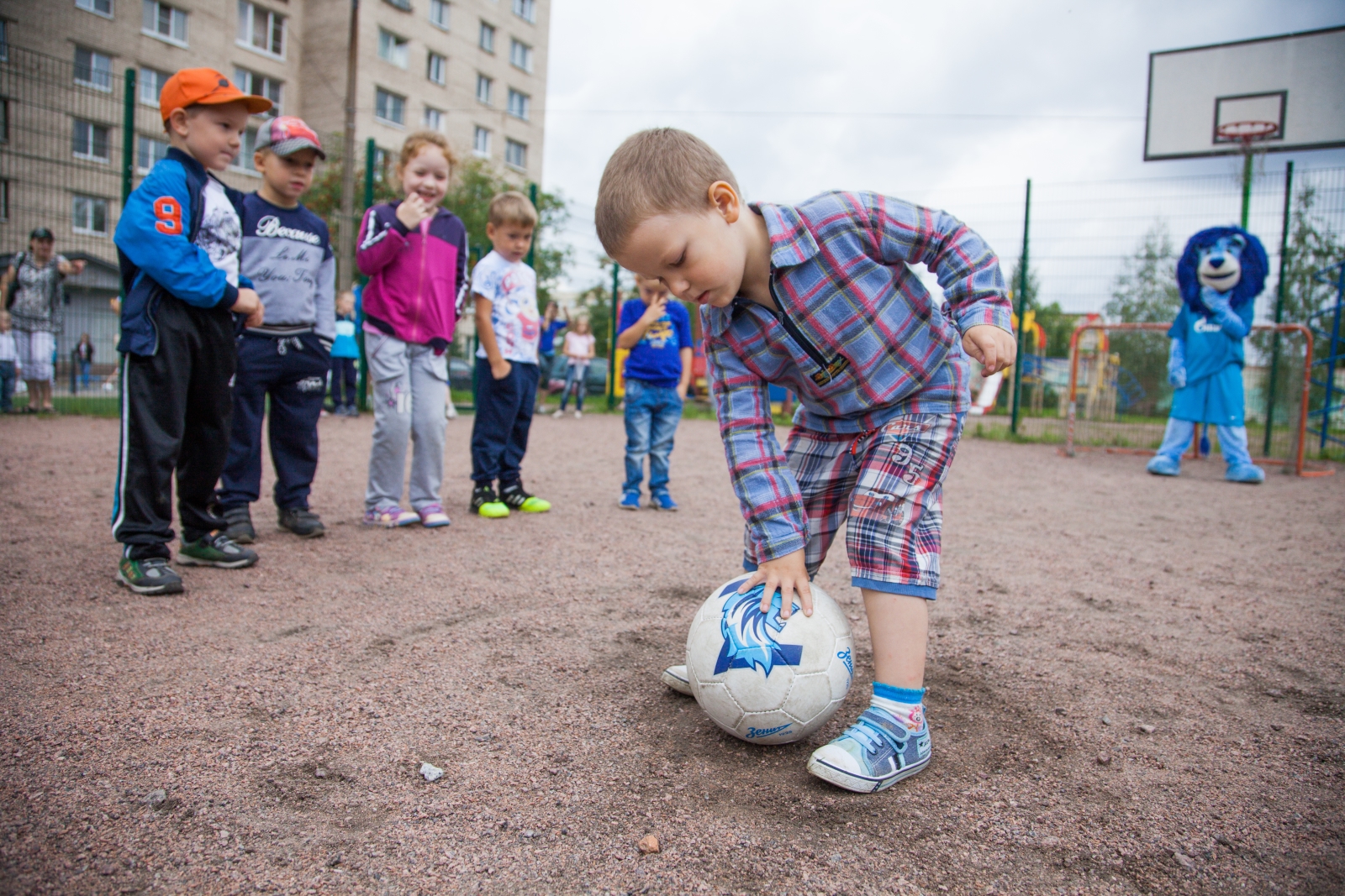 Синегривый Лев посетил детский лагерь в Колпино