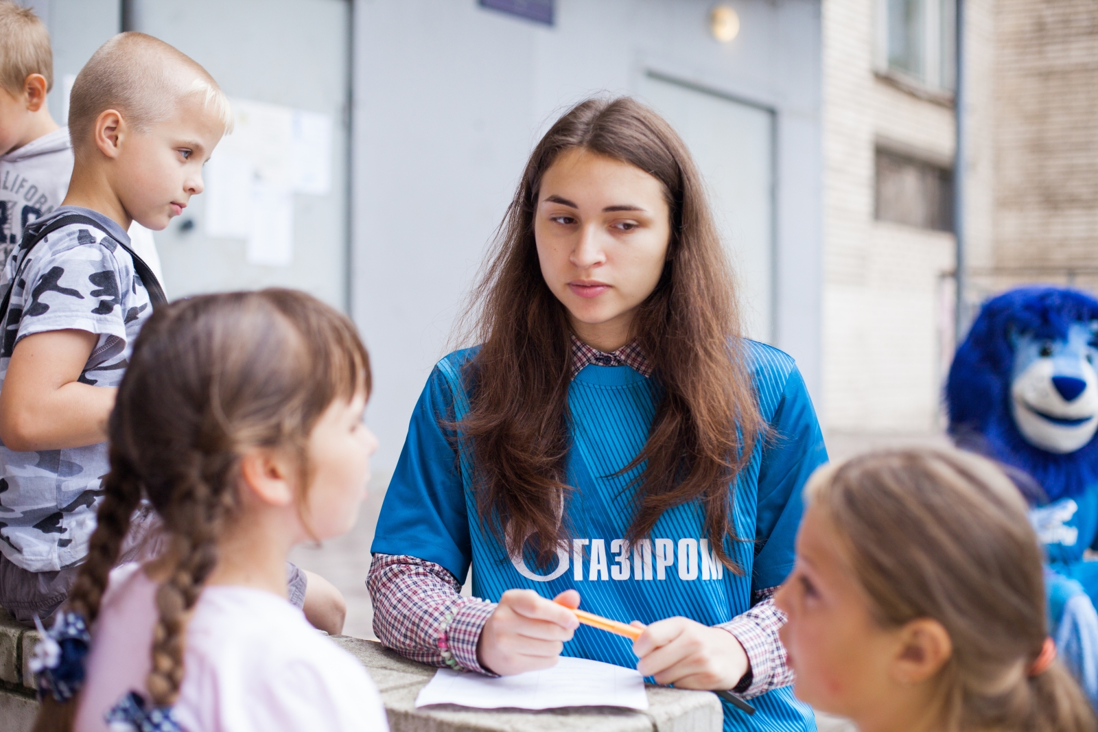 Синегривый Лев посетил детский лагерь в Колпино