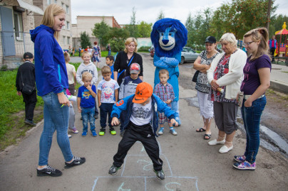 Синегривый Лев посетил детский лагерь в Колпино