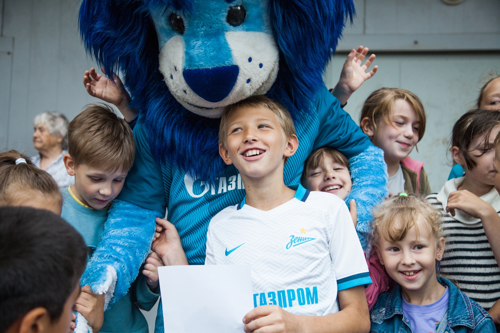 Синегривый Лев посетил детский лагерь в Колпино