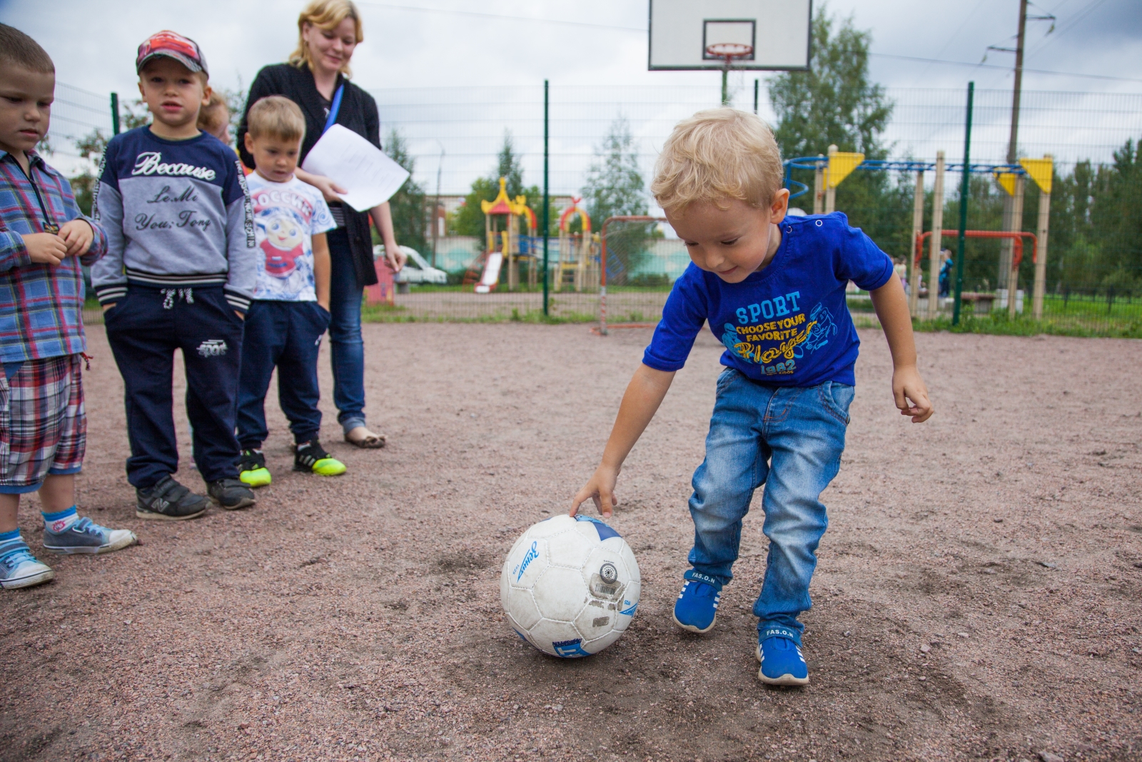 Синегривый Лев посетил детский лагерь в Колпино