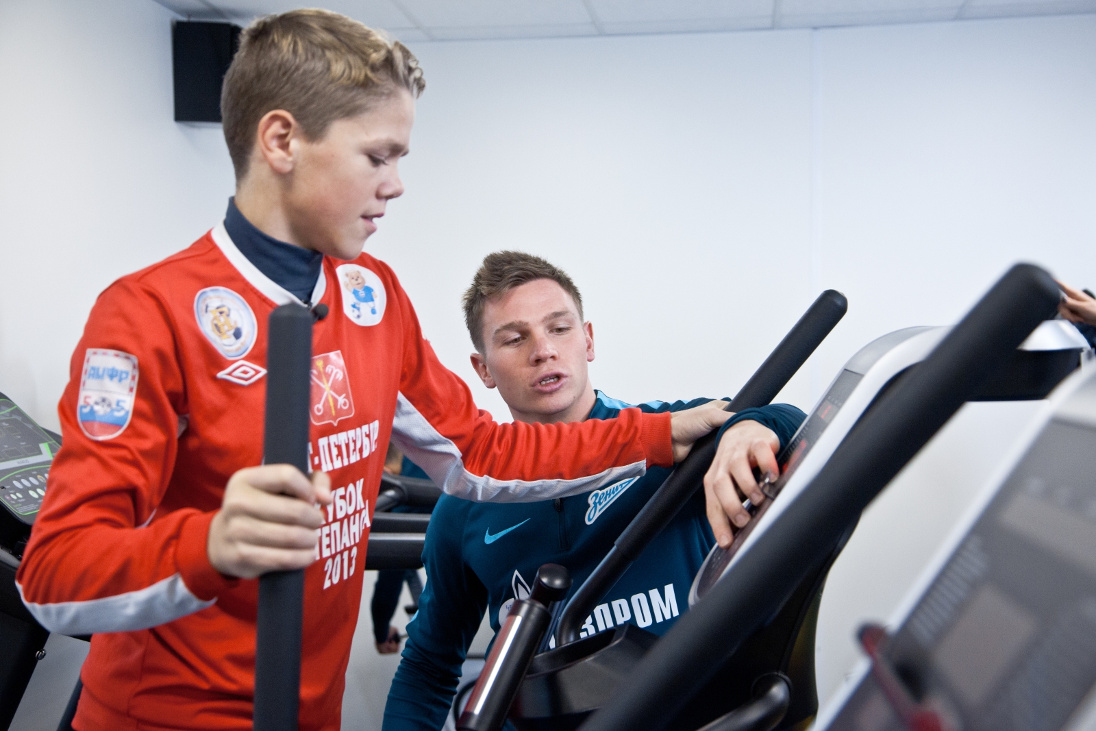 «Клуб добрых дел»: Игроки «Зенита»-2 встретились с воспитанниками детского дома