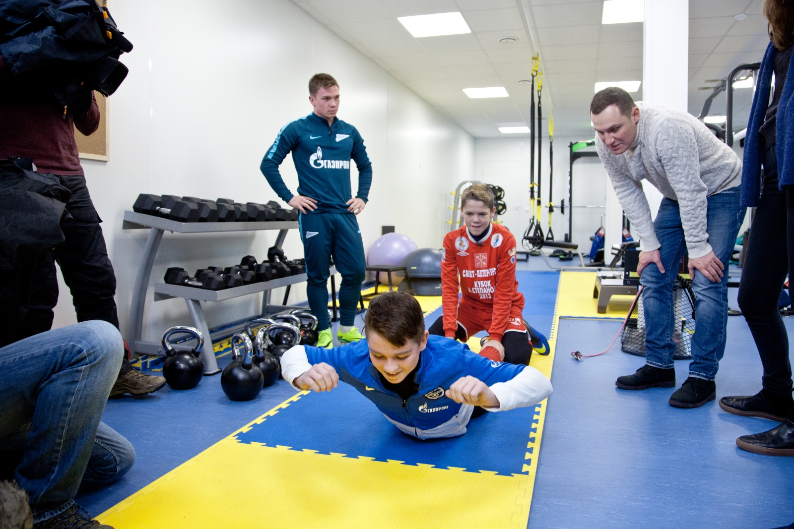 «Клуб добрых дел»: Игроки «Зенита»-2 встретились с воспитанниками детского дома