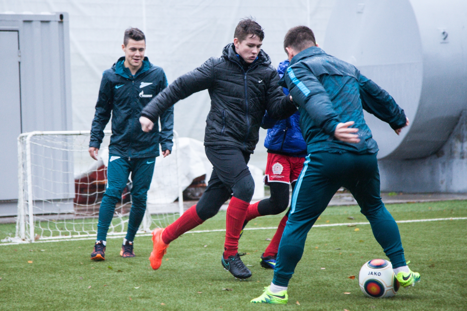 «Клуб добрых дел»: Игроки «Зенита»-2 встретились с воспитанниками детского дома