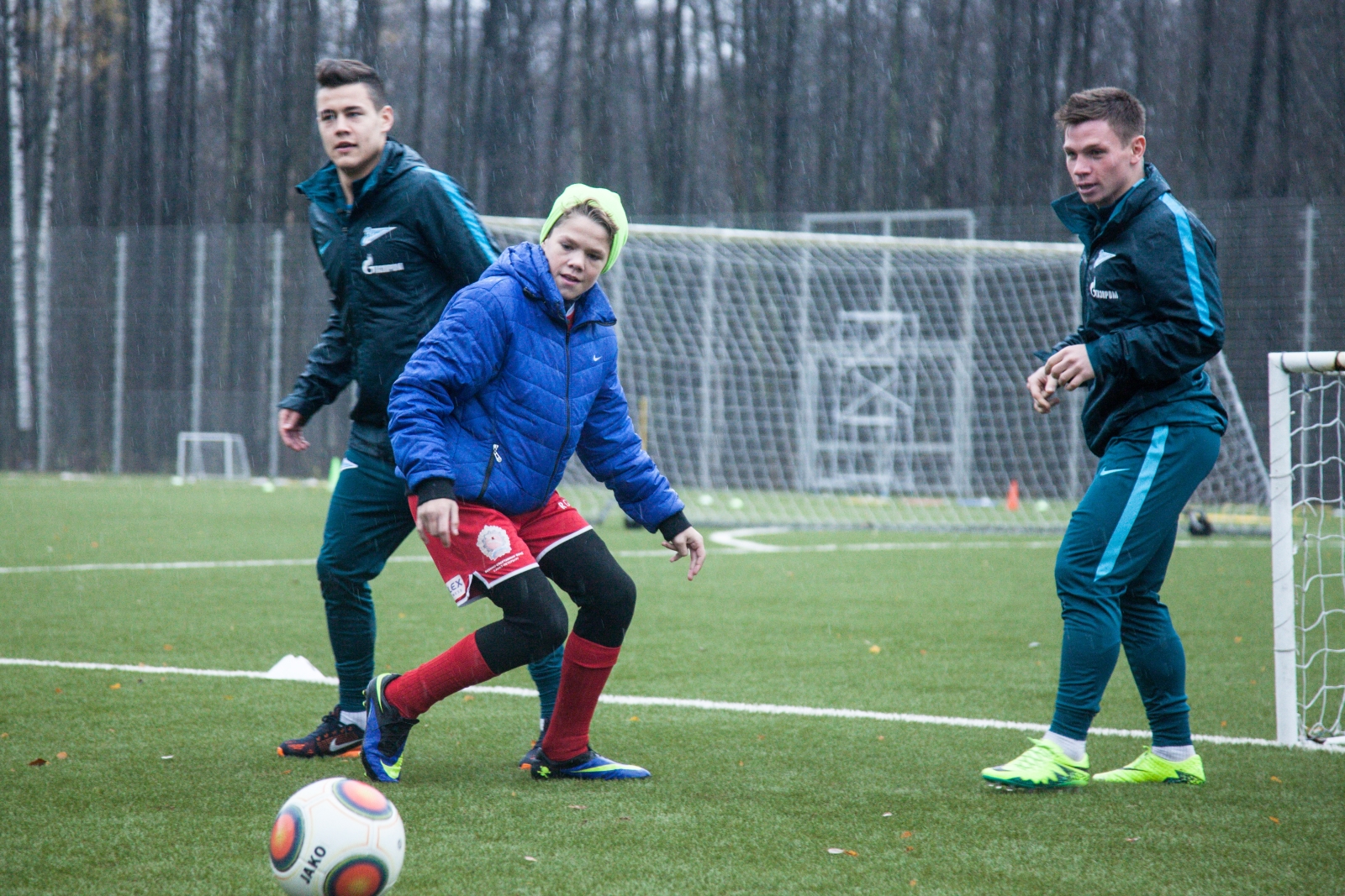 «Клуб добрых дел»: Игроки «Зенита»-2 встретились с воспитанниками детского дома