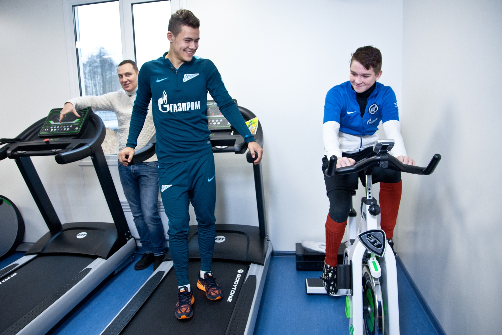 «Клуб добрых дел»: Игроки «Зенита»-2 встретились с воспитанниками детского дома