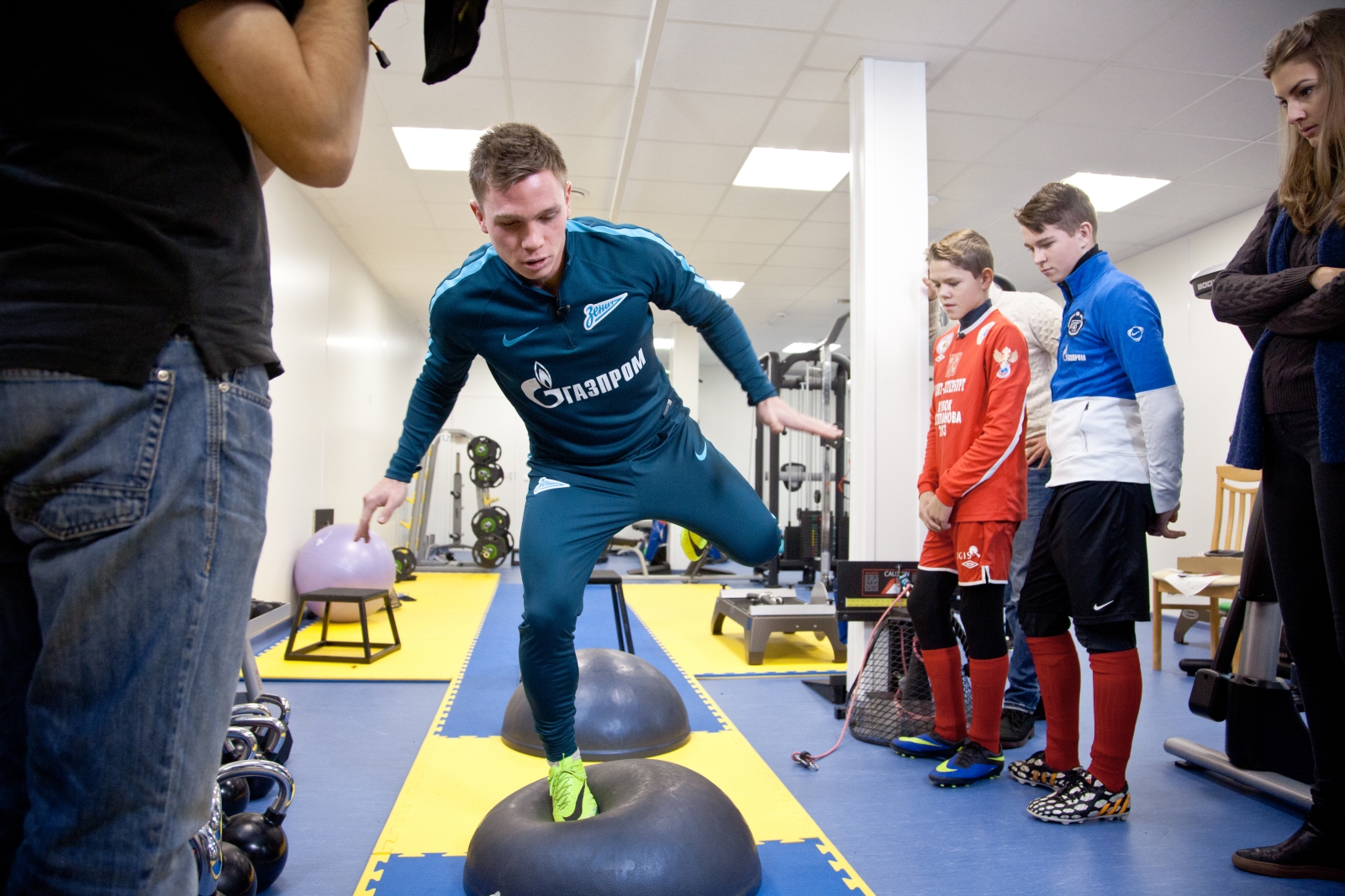 «Клуб добрых дел»: Игроки «Зенита»-2 встретились с воспитанниками детского дома