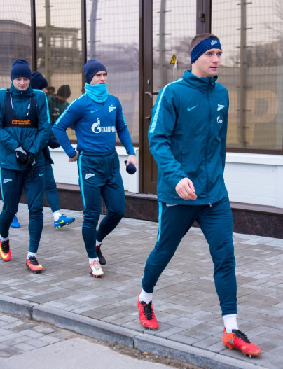 Тренировка «Зенита» перед матчем против «Маккаби»: фоторепортаж из «Газпром» — тренировочного центра.