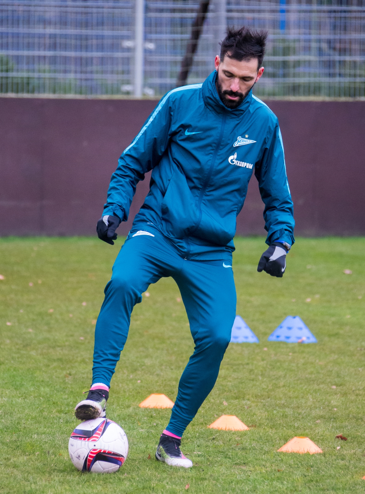 Тренировка «Зенита» перед матчем против «Маккаби»: фоторепортаж из «Газпром» — тренировочного центра.