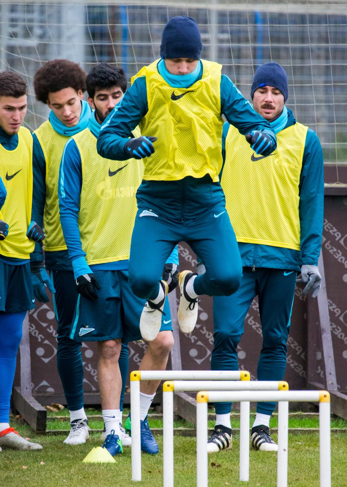 Тренировка «Зенита» перед матчем против «Маккаби»: фоторепортаж из «Газпром» — тренировочного центра.