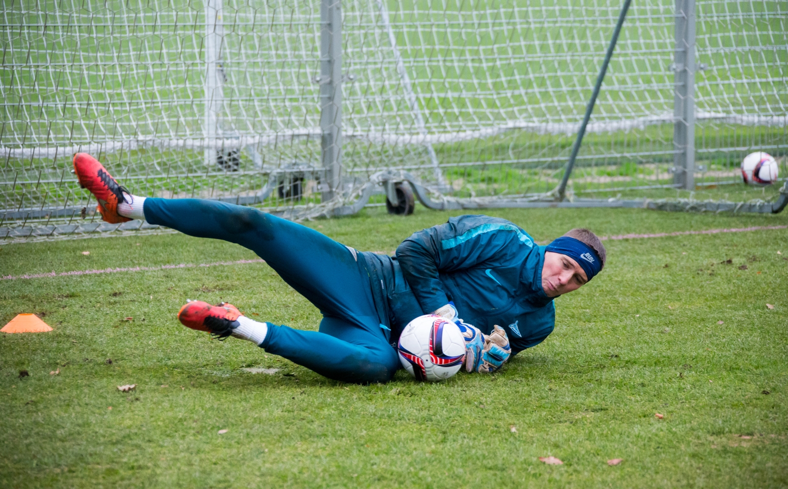 Тренировка «Зенита» перед матчем против «Маккаби»: фоторепортаж из «Газпром» — тренировочного центра.