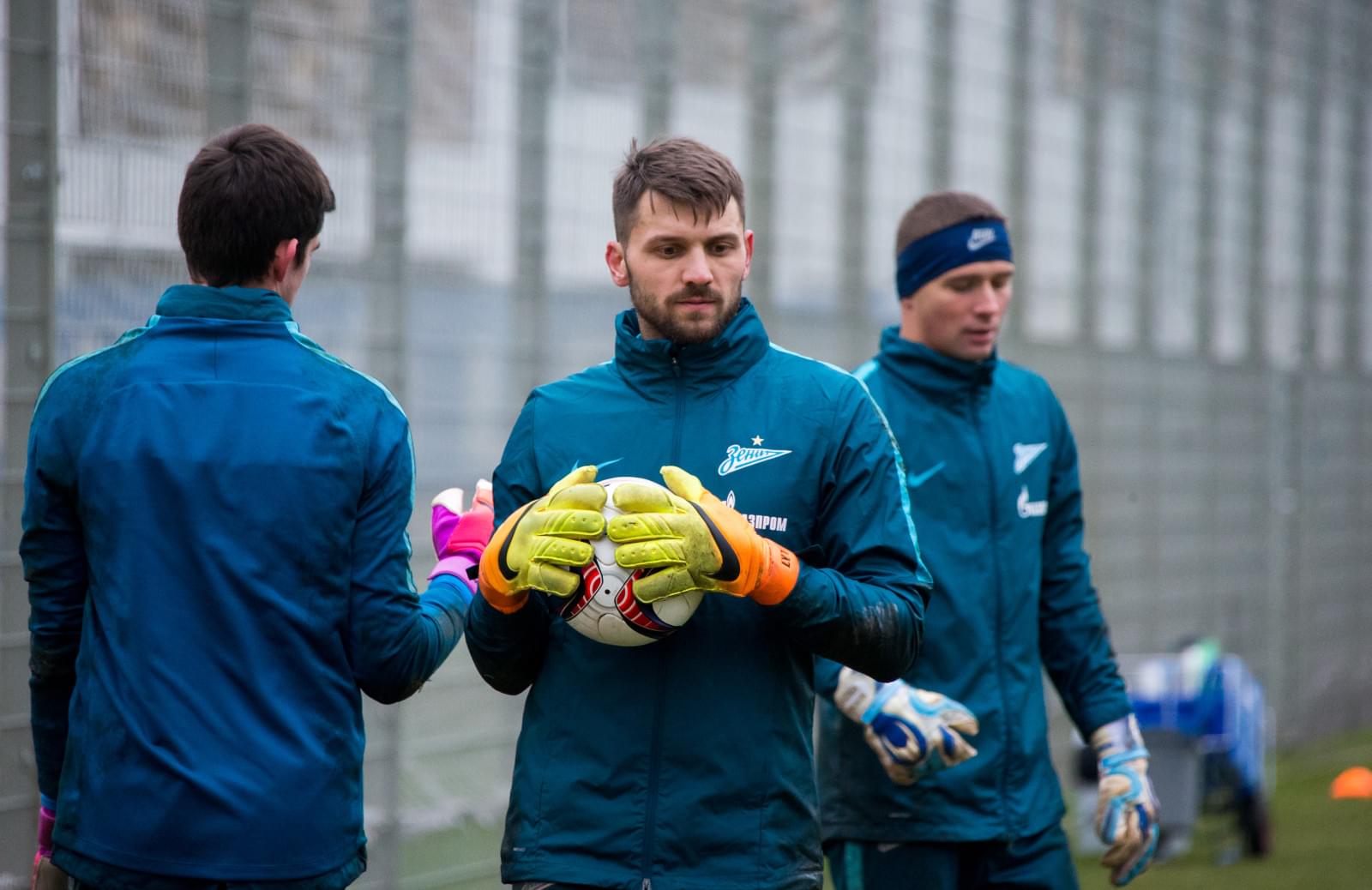 Тренировка «Зенита» перед матчем против «Маккаби»: фоторепортаж из «Газпром» — тренировочного центра.
