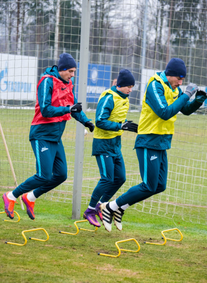 Тренировка «Зенита» перед матчем против «Маккаби»: фоторепортаж из «Газпром» — тренировочного центра.