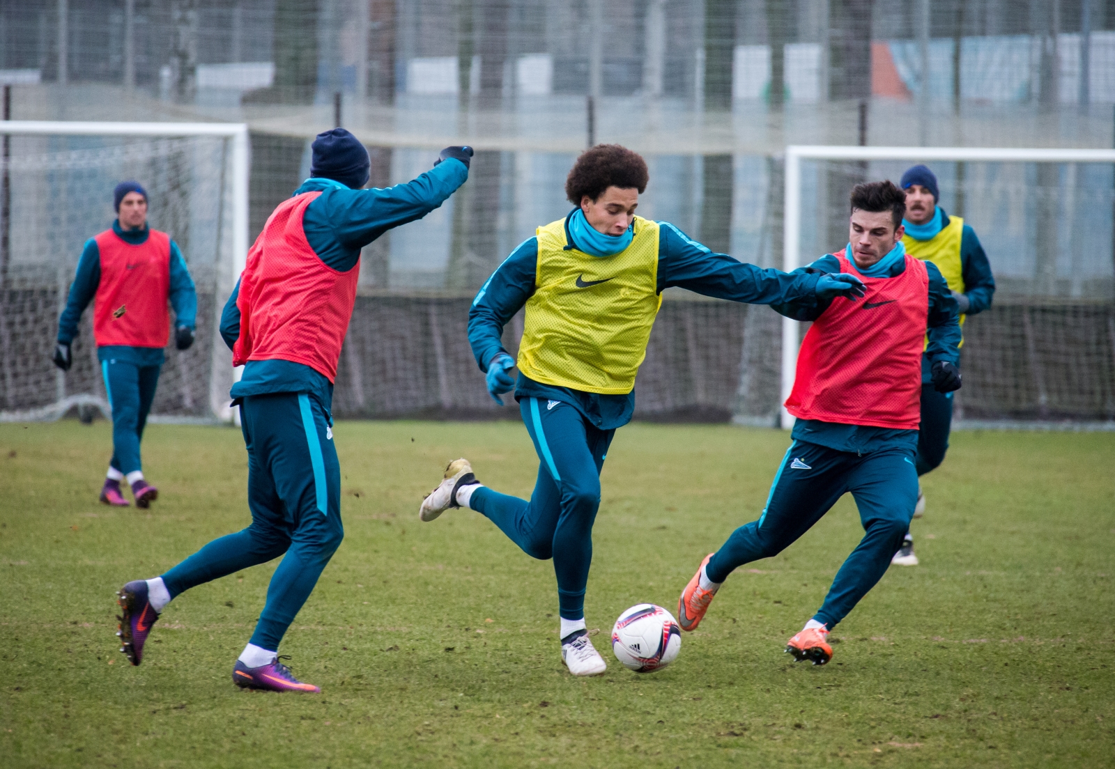 Тренировка «Зенита» перед матчем против «Маккаби»: фоторепортаж из «Газпром» — тренировочного центра.