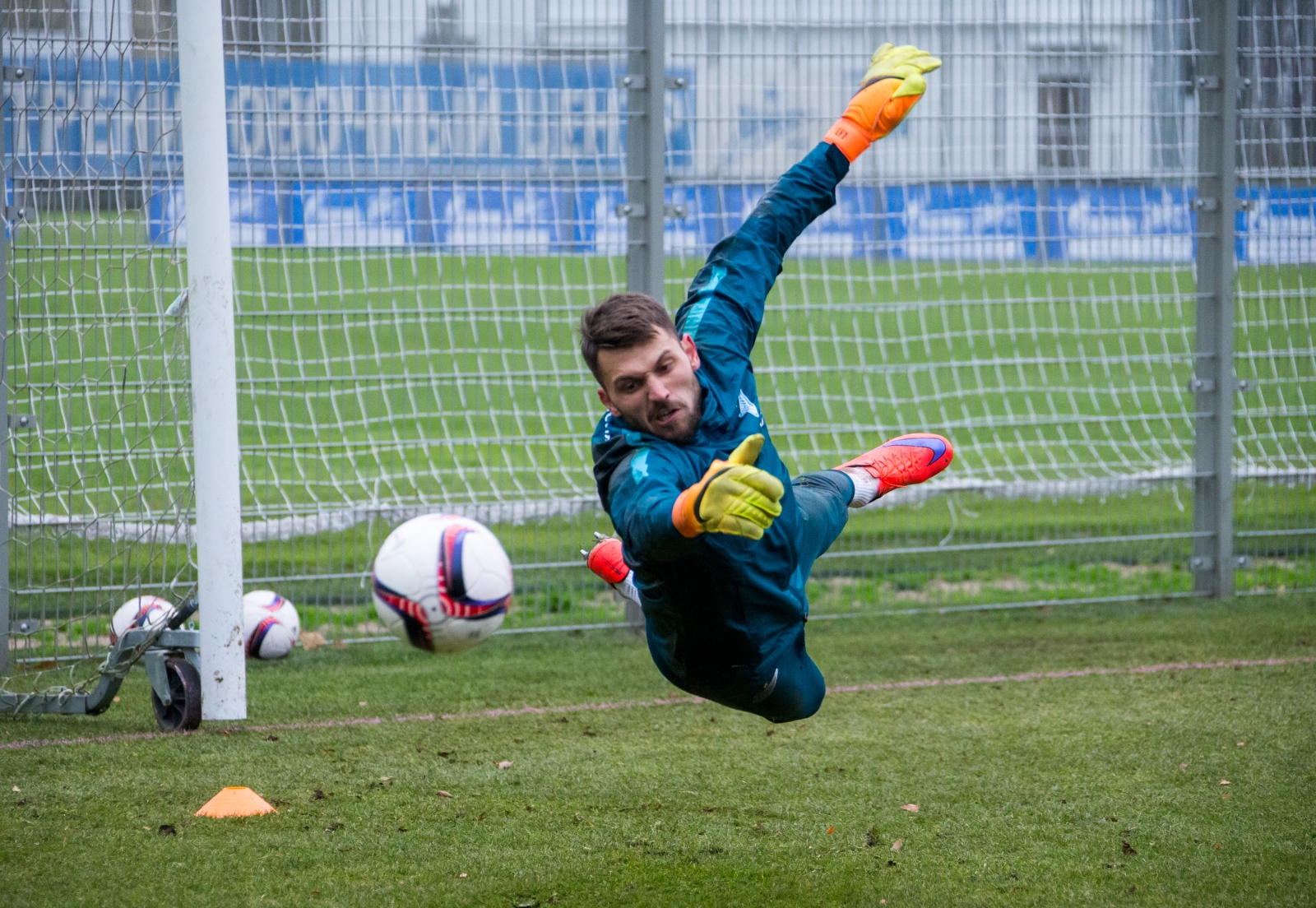 Тренировка «Зенита» перед матчем против «Маккаби»: фоторепортаж из «Газпром» — тренировочного центра.