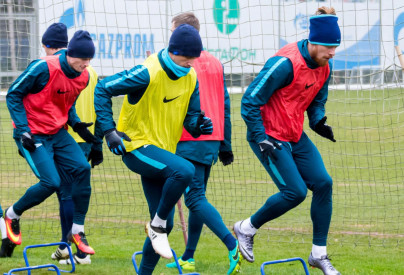 Тренировка «Зенита» перед матчем против «Маккаби»: фоторепортаж из «Газпром» — тренировочного центра.