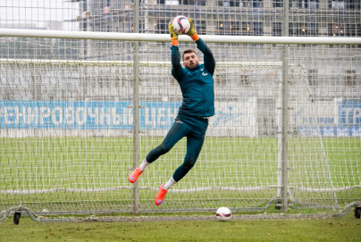 Тренировка «Зенита» перед матчем против «Маккаби»: фоторепортаж из «Газпром» — тренировочного центра.