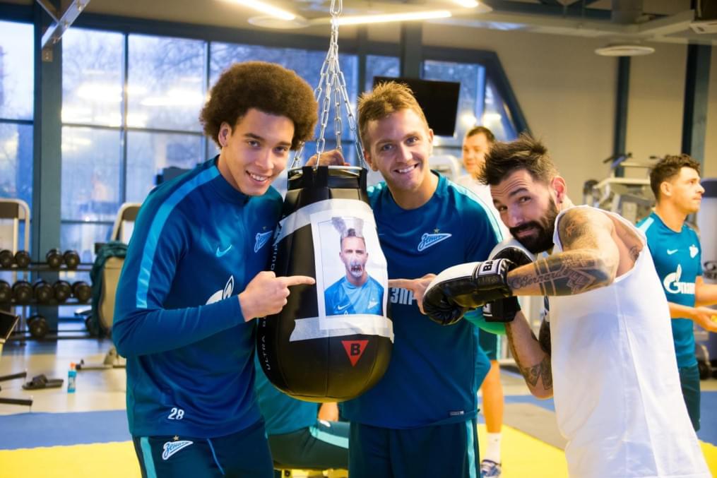 Тренировка «Зенита» перед матчем против «Маккаби»: фоторепортаж из «Газпром» — тренировочного центра.